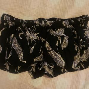 Roxy black floral shorts